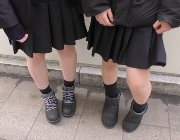 女子高生の生足