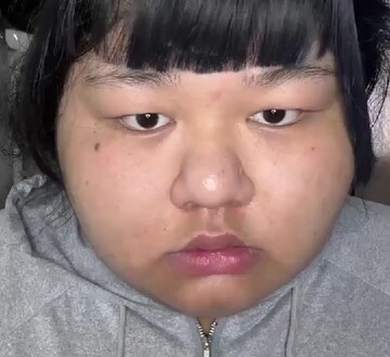 化粧したら化ける女性