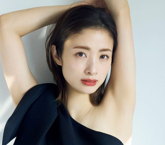 上戸彩の着衣巨乳