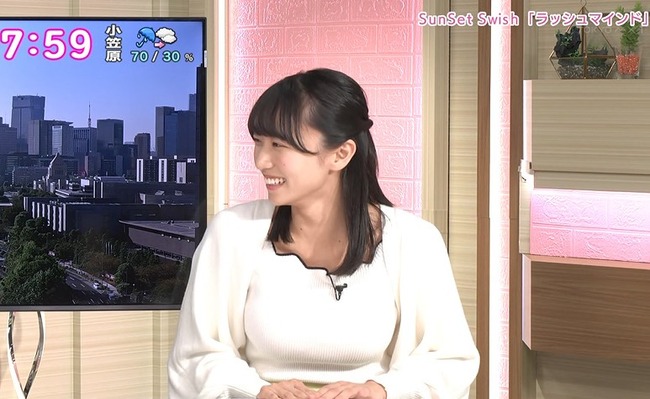 椿野ゆうこが胸を強調