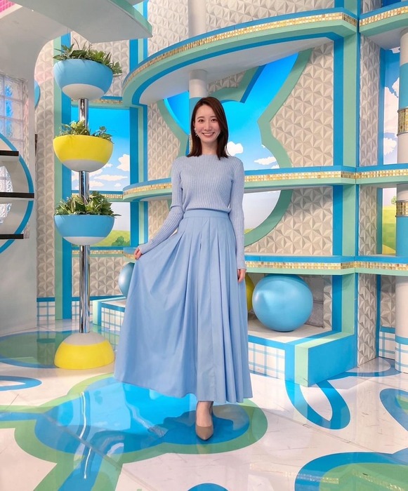 福戸あやアナの全身