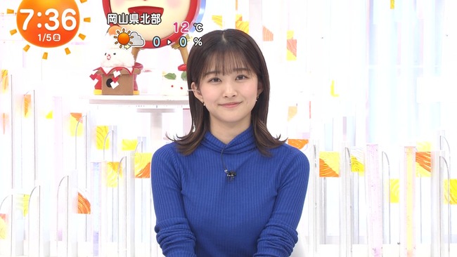 原田葵アナが胸を寄せている