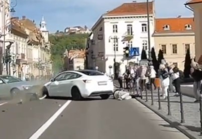 テスラの自動操縦が事故を起こしている