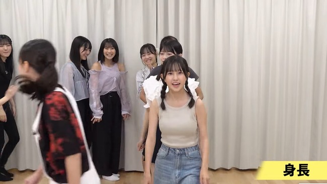 島川波菜が胸を強調