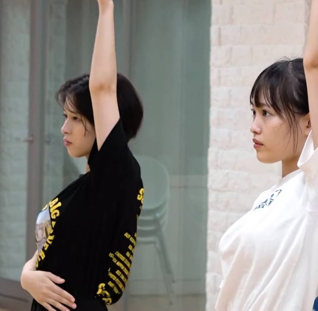 後藤花が胸を強調