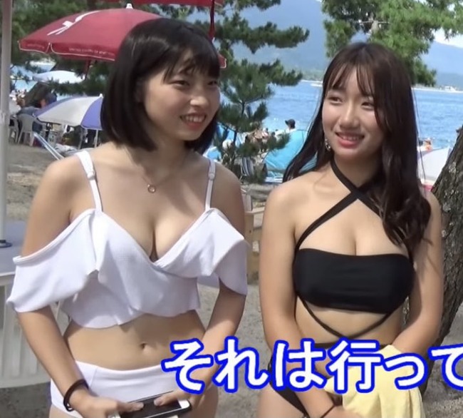 水着姿の女子高生