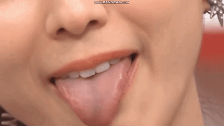 ベロ　エロ　gif TikTok】エロい舌出し&アヘ顔集🤪 #1625975181｜ゲスト｜GIFMAGAZINE