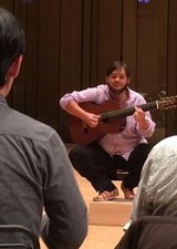 真正面から送られる視線にプレッシャーが…。
