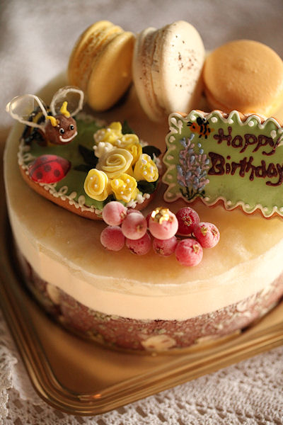 みつばちとラベンダーのケーキ スイーツ ナチュラリストpanipopoの美 食ラボ