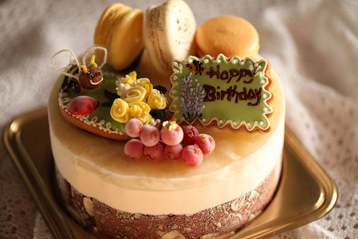 みつばちとラベンダーのケーキ スイーツ ナチュラリストpanipopoの美 食ラボ