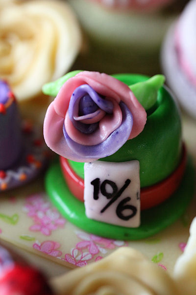 アリスのティーパーティー ウェディングケーキ スイーツ ナチュラリストpanipopoの美 食ラボ