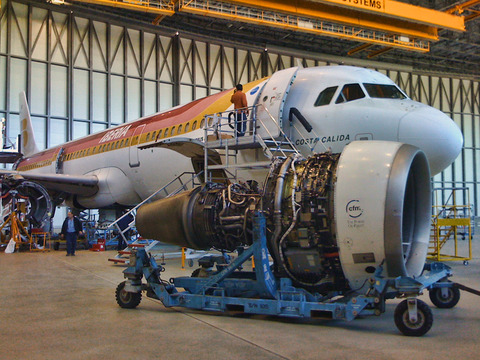 Airbus_A321-211Iberia_EC-IGK_(5567789129)