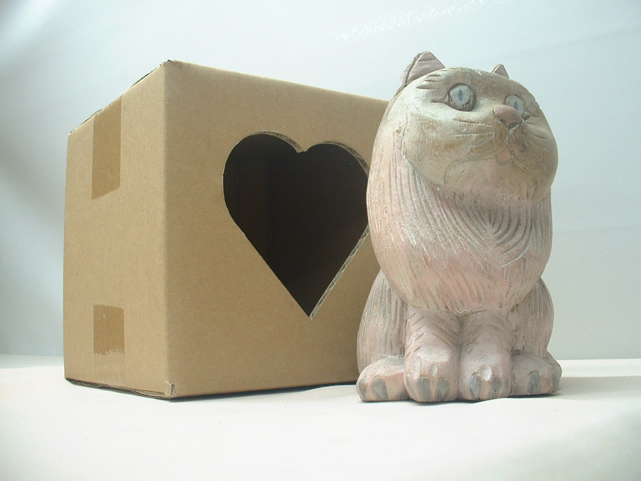 ネコダン いかが デブ猫ダイエット 猫のダンボール箱 猫じゃらしｂｏｘからデブ猫ダイエット