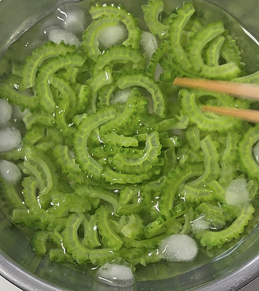 ゴーヤとサバの昆布ポン酢2526