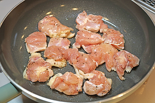 鶏とミニトマト炒め5528