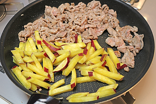 豚肉のさつまいも炒め7551