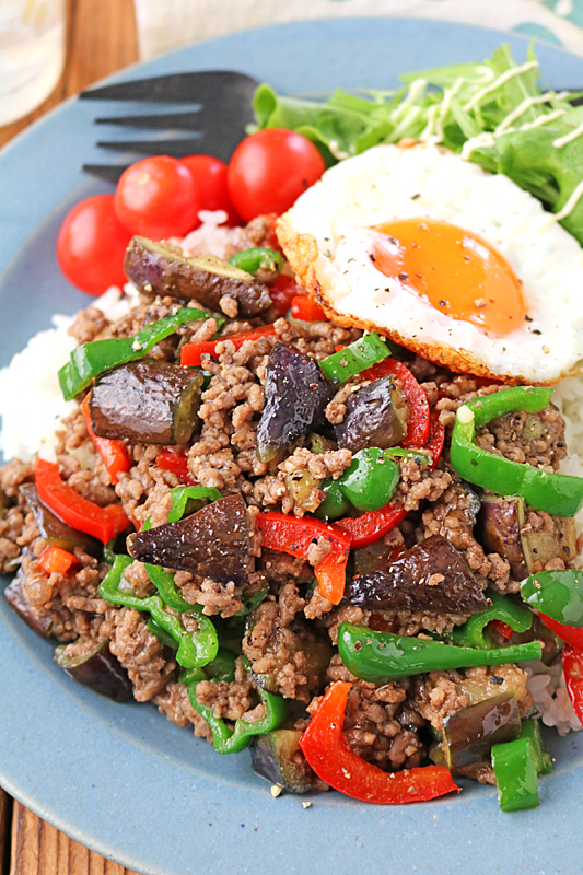 なすそぼろ丼8960