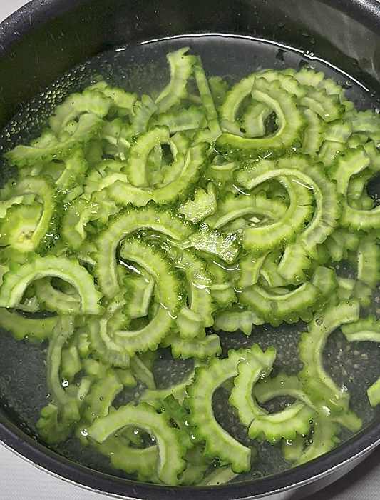 ゴーヤとサバの昆布ポン酢2525