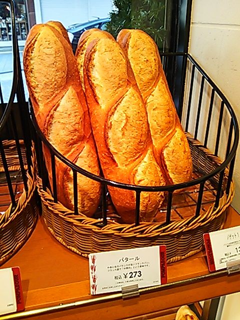 ポンパドウル元町本店のフランスパン 横浜市中区元町の整体 カイロプラクティックｃｕｒａ クーラ パパクーラの世界