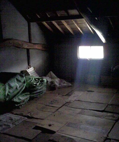 0811 つし二階 明かり窓