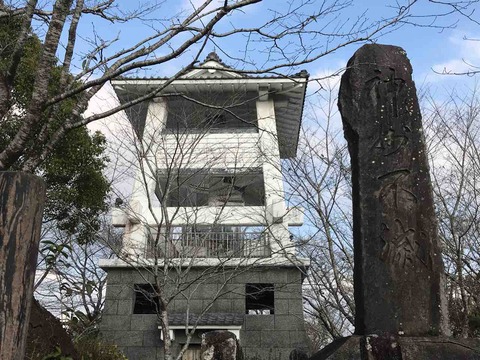 春は桜の名所 松山城址 と 神州不滅の碑 鹿児島グルメ食べ歩き おすすめスポット