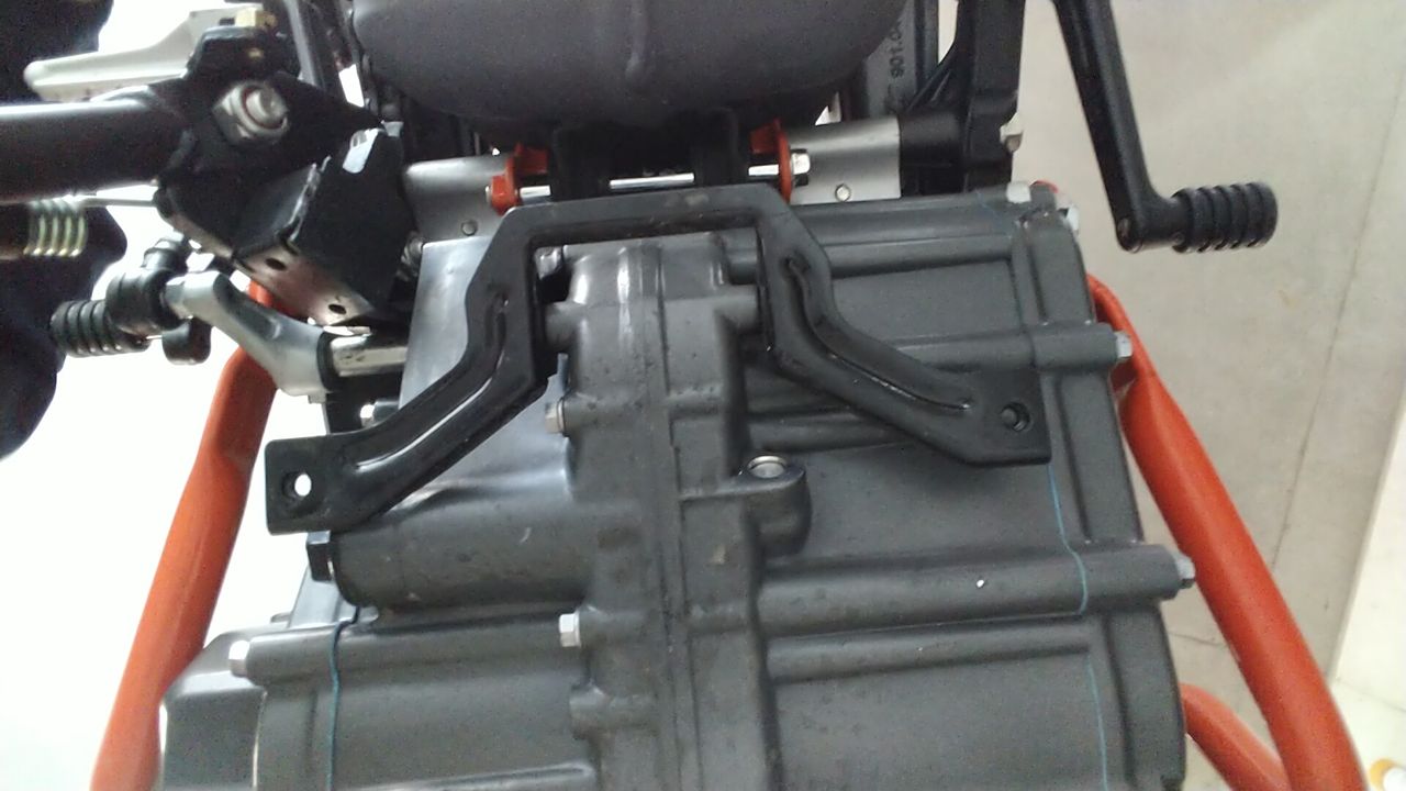 390DUKEへのアンダーカウル取り付け2（Fiberworks） : paparin88のblog