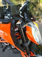 390DUKEのフロントフォークカートリッジ装着（KTM神戸スプリット