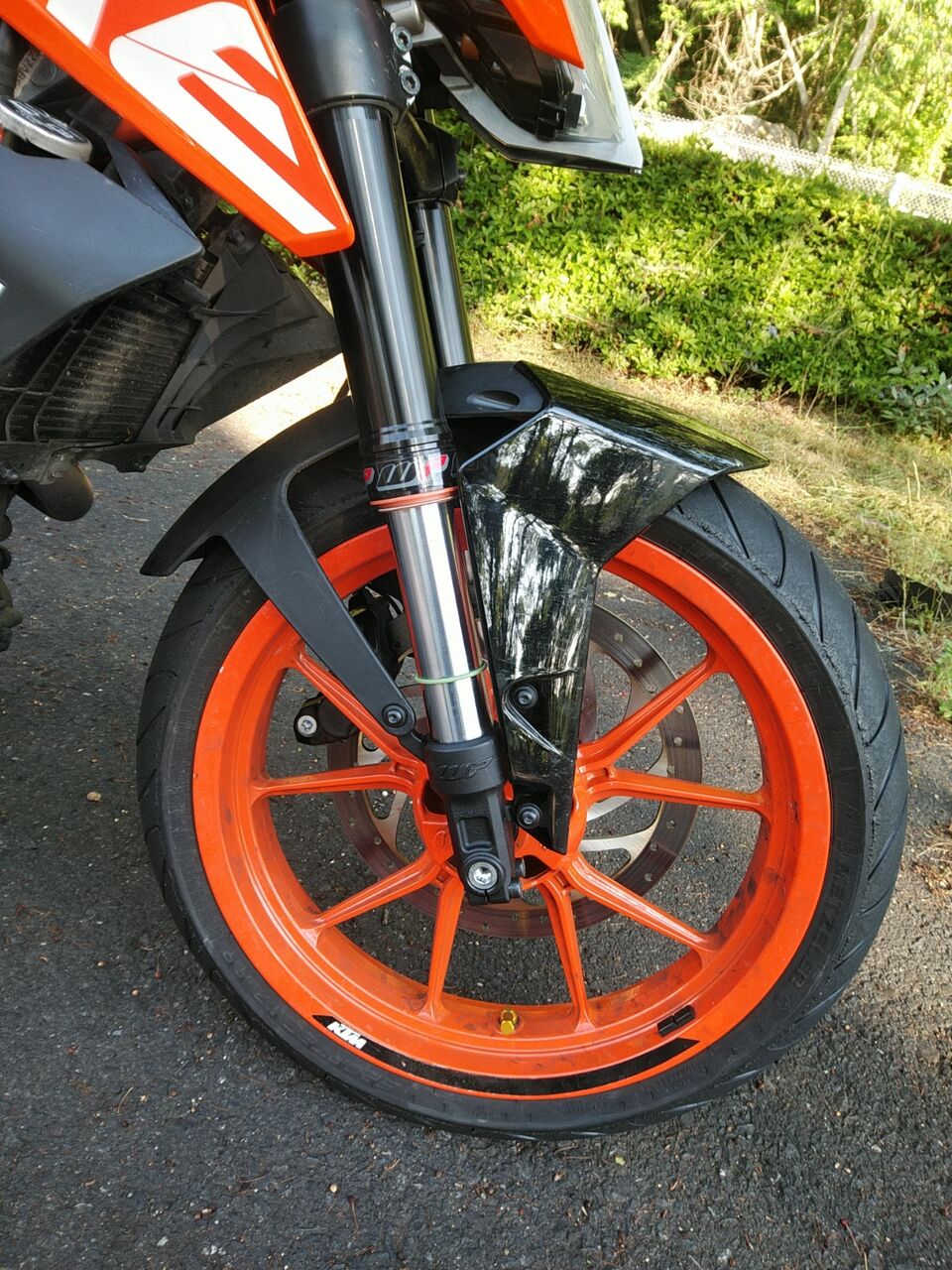 390DUKEのフロントフォークカートリッジ装着（KTM神戸スプリット