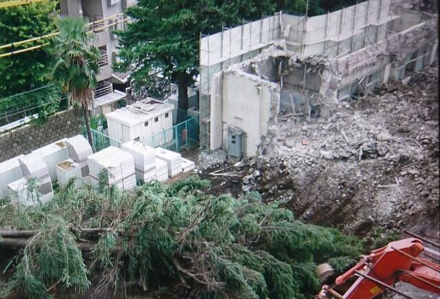 解体される東横学園小学校