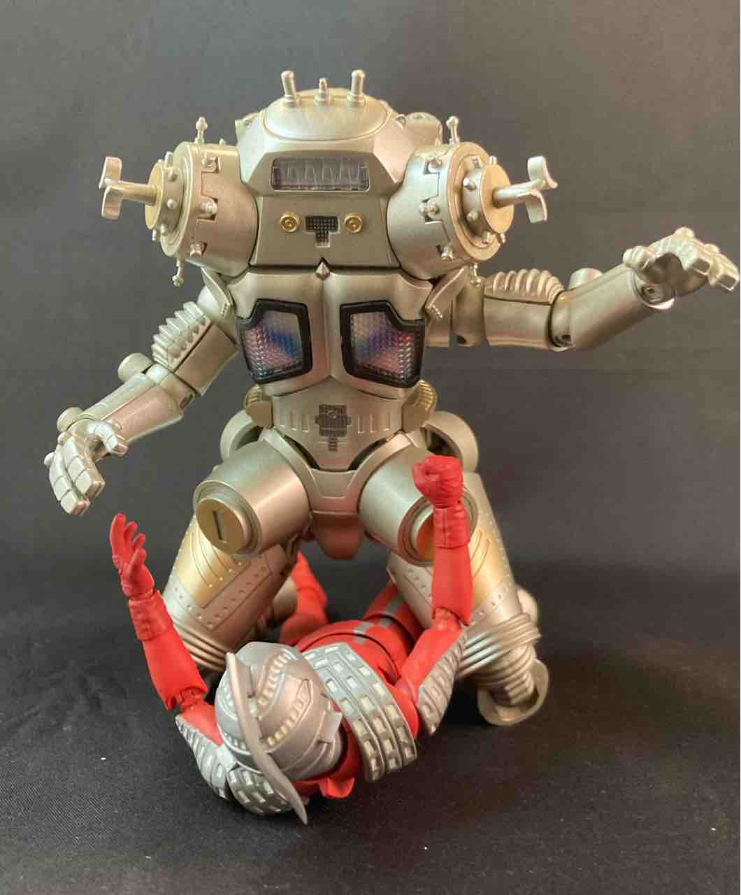 キングジョー（SMP改修） : 特撮フィギュアの可動化改造日記