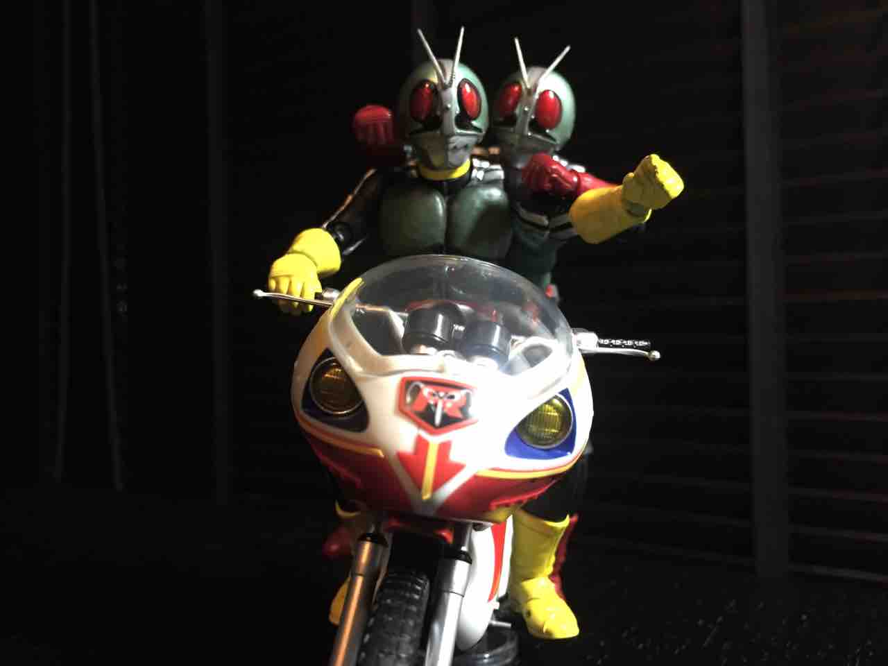 にせ新サイクロン号（フィギュアーツ改造） : 特撮フィギュアの可動化