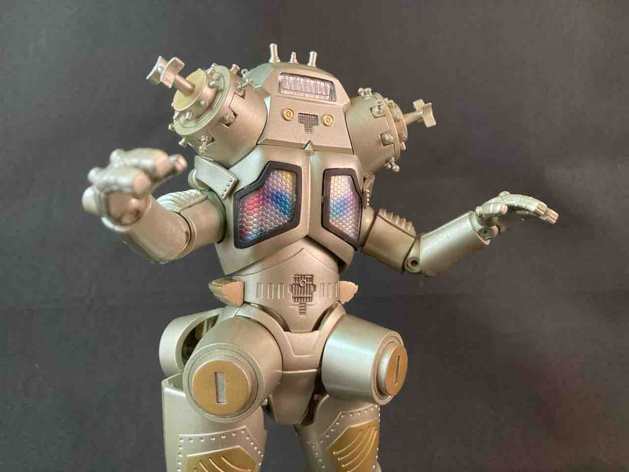 キングジョー（SMP改修） : 特撮フィギュアの可動化改造日記