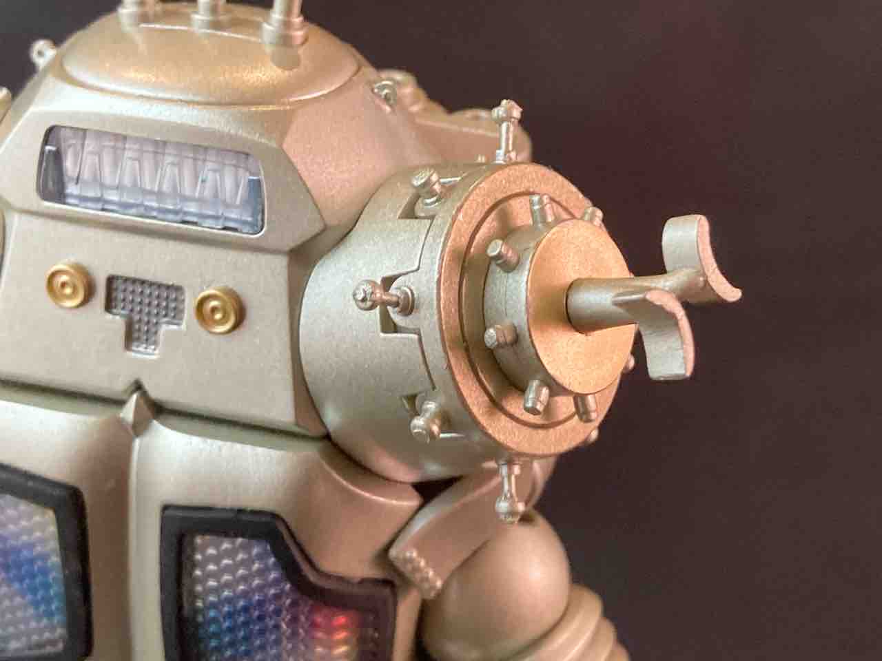 キングジョー（SMP改修） : 特撮フィギュアの可動化改造日記