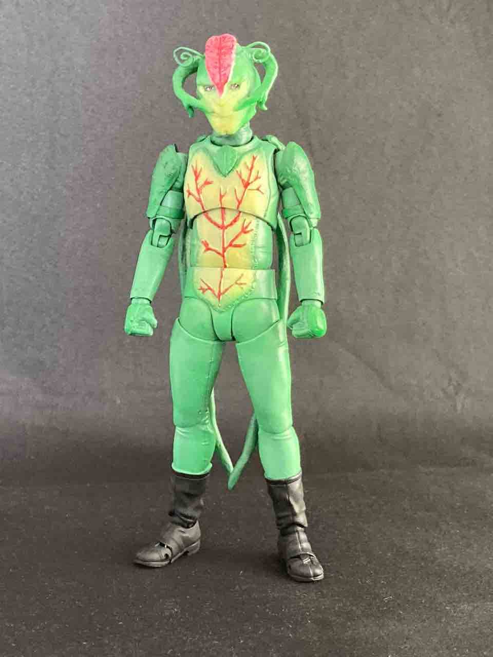 サラセニアン（フィギュアーツ改造） : 特撮フィギュアの可動化