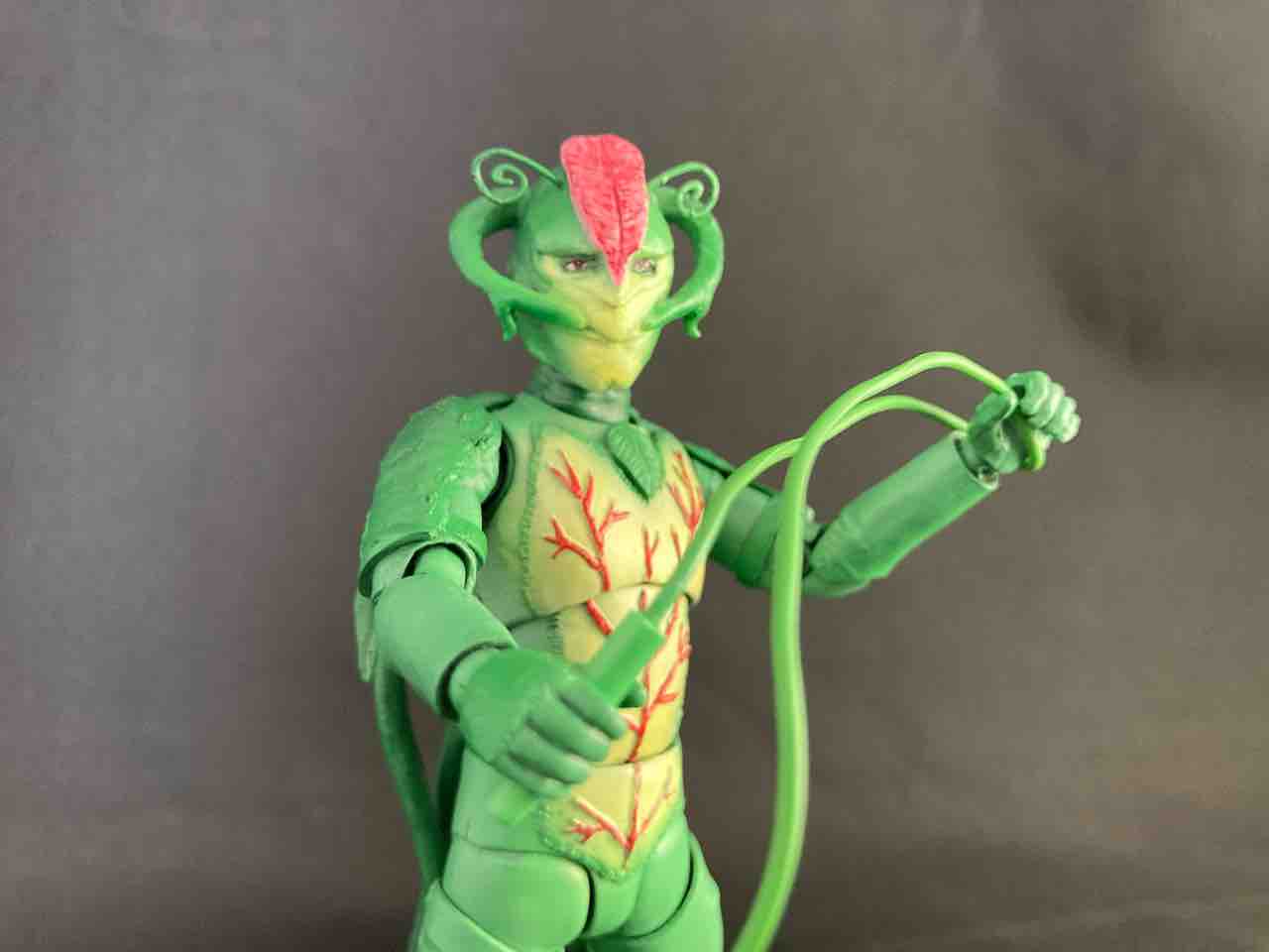 サラセニアン（フィギュアーツ改造） : 特撮フィギュアの可動化