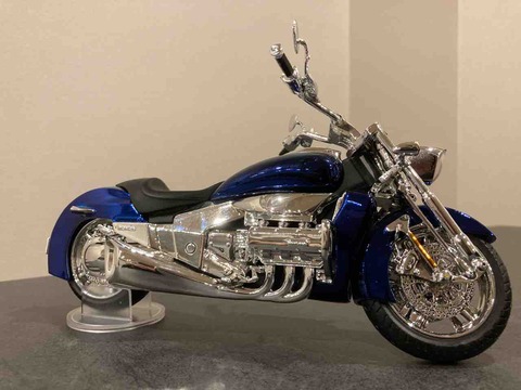 新品　1/6　バイク完成品　アクションフィギュア　ホンダ　ワルキューレ Amazon | Motormax 1/6 ホンダ Valkyrie 黒 | ミニカー・ダイ