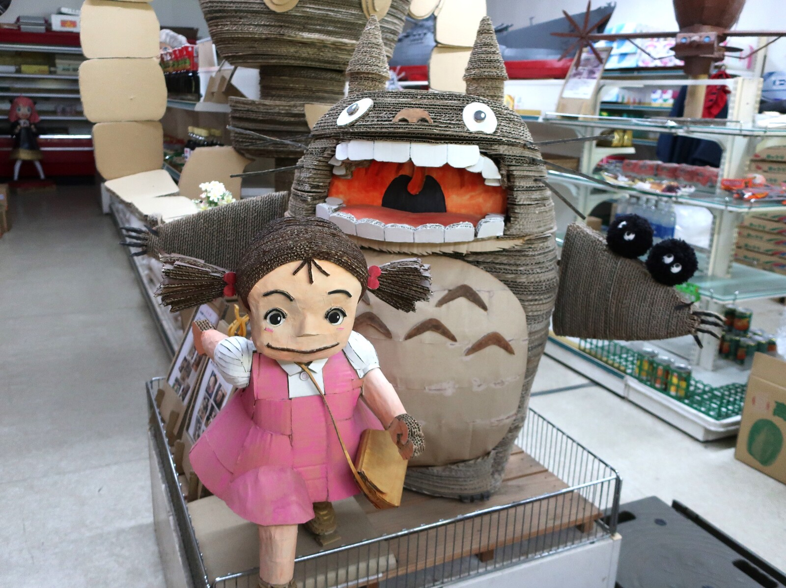 *はるる　モールアート　ブラックタンパイボールド* 高知】 見に来て！渾身のダンボールアート 岡林商店 : BQ ～B-spot