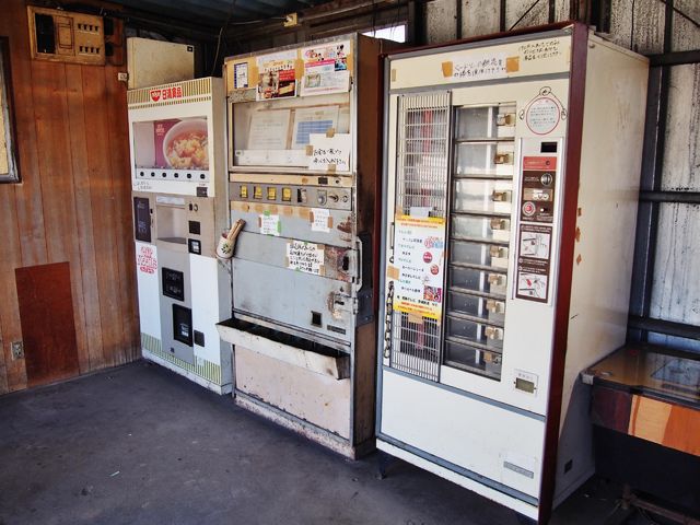 海外製　自動販売機 レトロ 昭和の「成人向け雑誌自販機」の模型がまさかの商品化→「昼間は