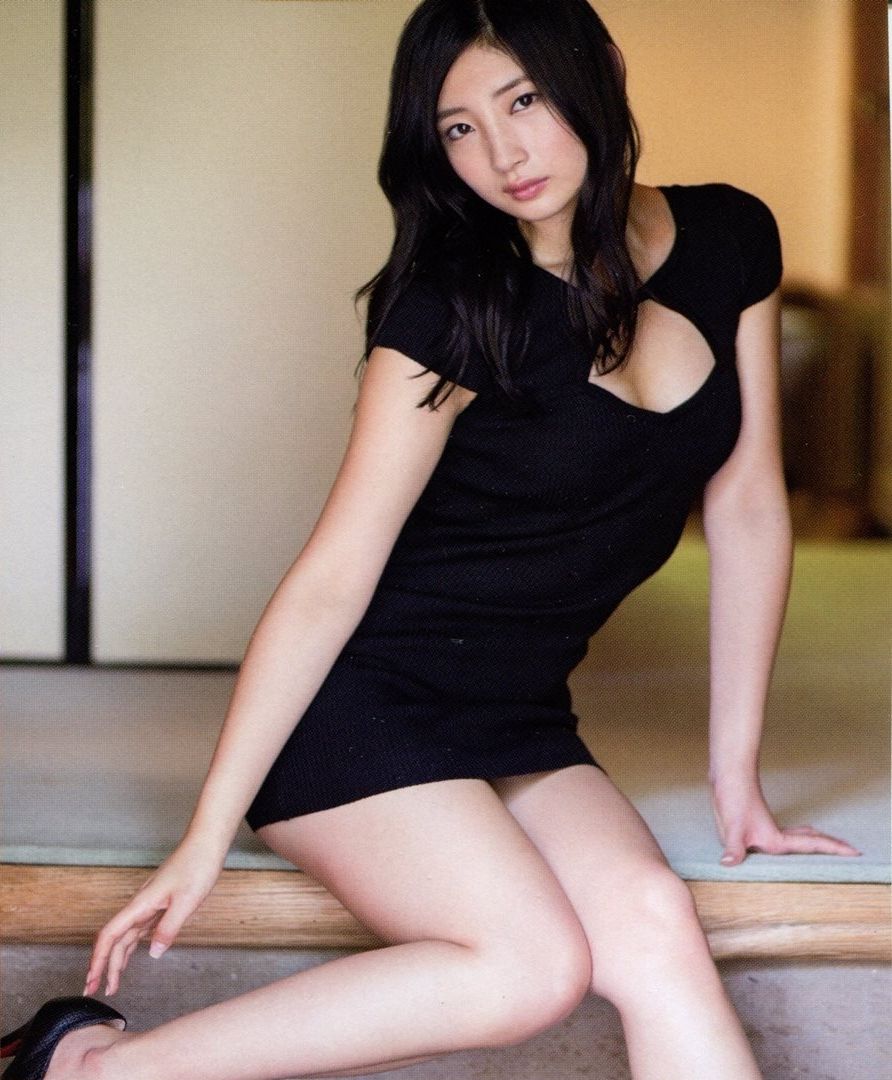岸野里香　エロ 画像】NMB岸野里香ちゃんがエロ過ぎる水着で大胆に胸の谷間披露ｗｗｗｗｗ : ぱぴこ速報