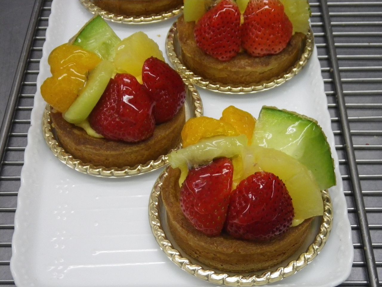 季節のフルーツタルト 時期の美味しい果物を選んで作っています 関市のケーキ屋 洋菓子 フランス菓子パリ ブレスト 岐阜 関市