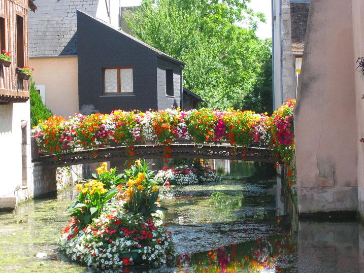 花の季節はもうすぐ フランス地方の街 村より Villes Et Villages Fleuris フランス便り Soyez Les Bienvenus