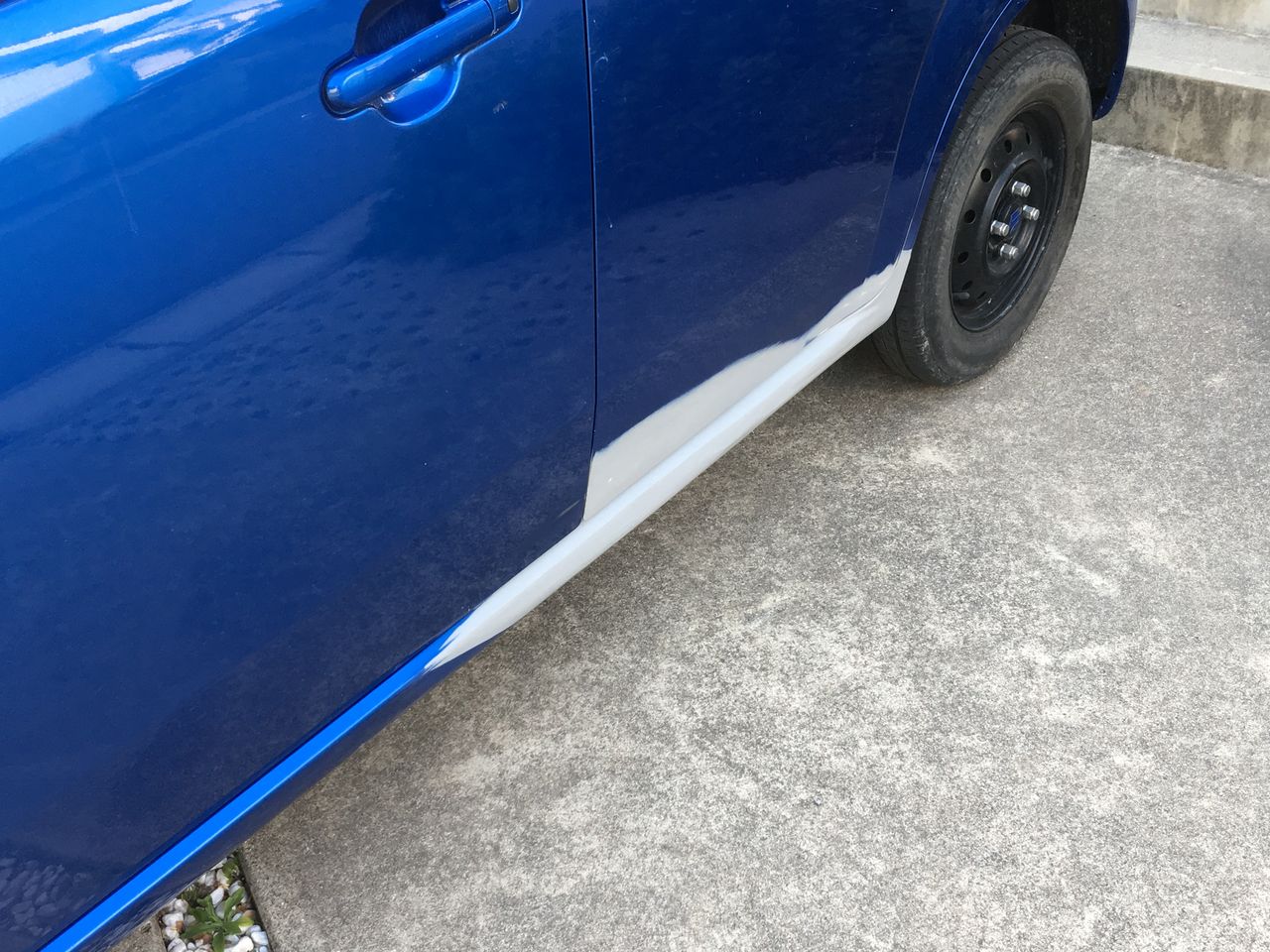 サイドシル付近 板金修理 日曜ガレージ 駐車場