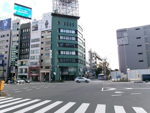76表参道交差点４