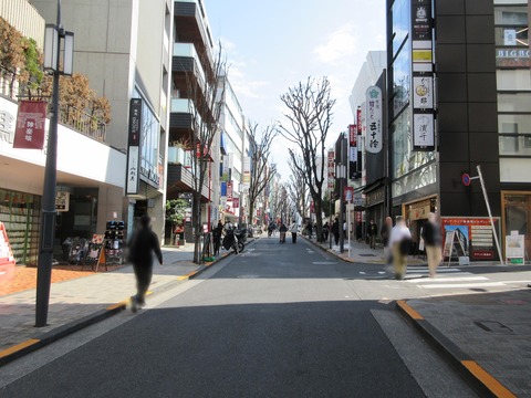 137引き続き神楽坂通り