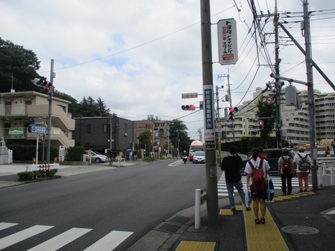 206府中本町駅入口交差点1