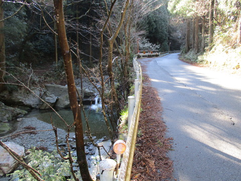 39川沿い1