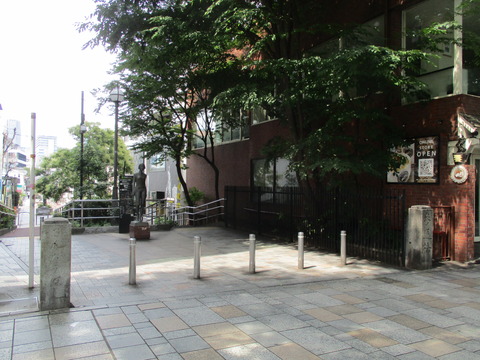52旧渋谷川歩道続き1