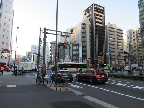 264新宿七丁目交差点