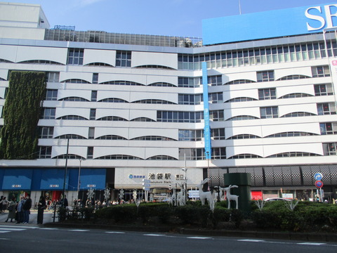 04池袋駅前