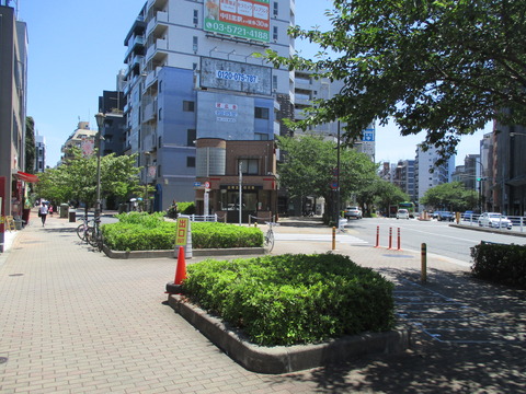 76商店街方面へ